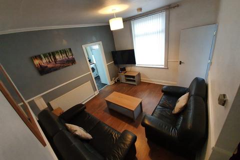 4 bedroom house to rent, Haworth Street, Hull HU6