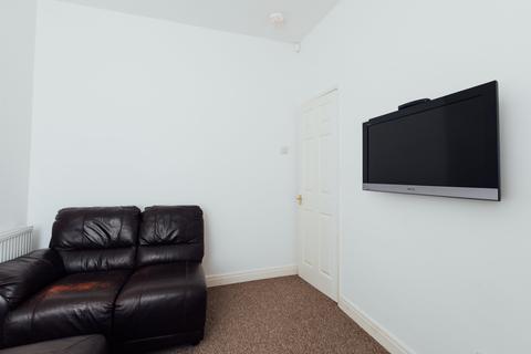 2 bedroom house to rent, Vermont Crescent, Hull HU5