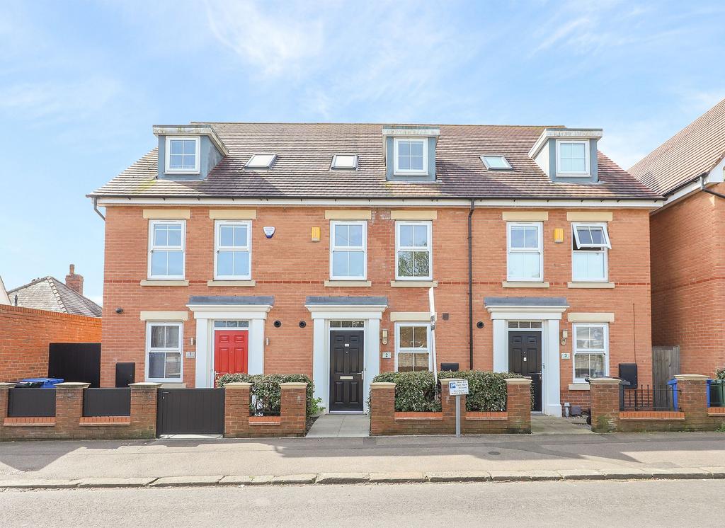Cross Street, Chesterfield S40 4 bed terraced house for sale £265,000