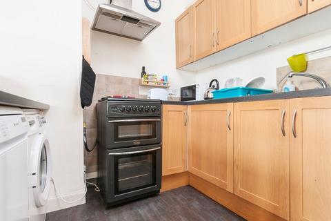 2 bedroom flat to rent, 1759L – West Newington Place, Edinburgh, EH9 1QT