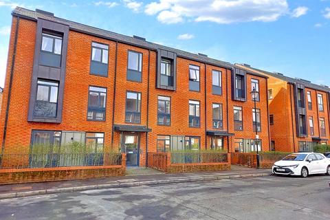 Winchester - 2 bedroom flat for sale