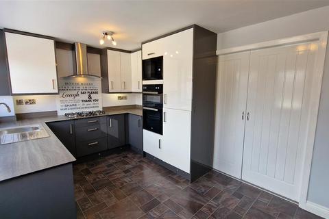 3 bedroom semi-detached house to rent, Crook Lane, Winsford