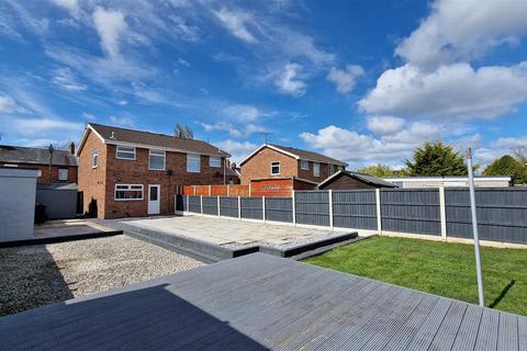 3 bedroom semi-detached house to rent, Crook Lane, Winsford