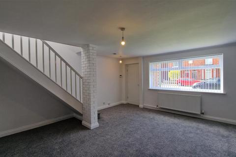 3 bedroom semi-detached house to rent, Crook Lane, Winsford