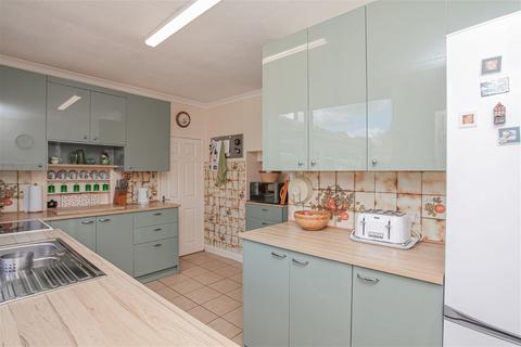 3 bedroom detached house for sale, Dunromin, Twyford Gardens, Twyford - Large garden and workshop