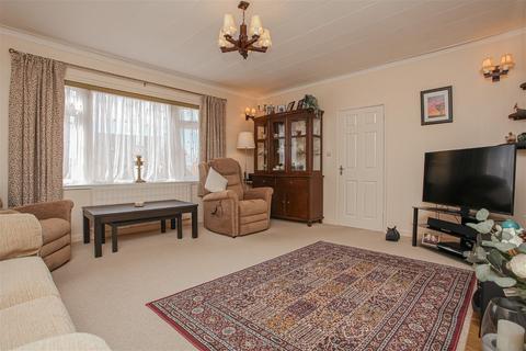 3 bedroom detached house for sale, Dunromin, Twyford Gardens, Twyford - Large garden and workshop