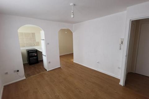 Studio to rent, Streamside Close, Edmonton, N9