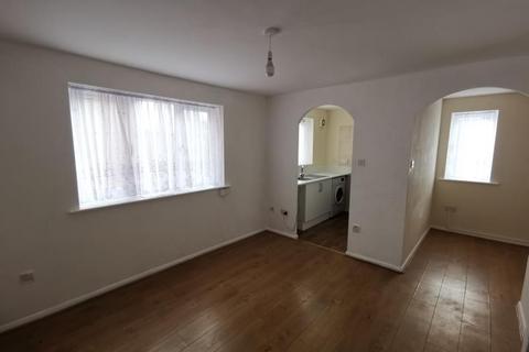 Studio to rent, Streamside Close, Edmonton, N9
