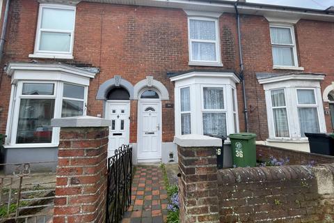 3 bedroom terraced house to rent, Henderson Road, Southsea, PO4