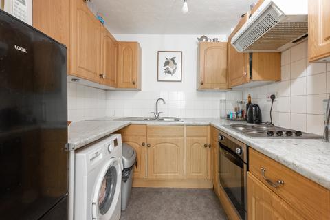2 bedroom flat to rent, Linwood Close, London SE5