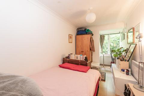 2 bedroom flat to rent, Linwood Close, London SE5