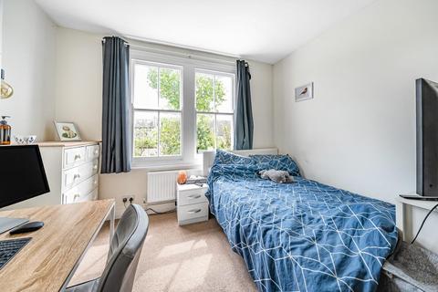 3 bedroom flat for sale, Weir Road, Balham