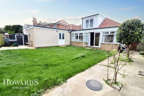 3 bedroom detached bungalow for sale, Links Road, Gorleston