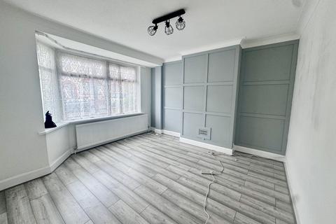 3 bedroom terraced house to rent, Roman Road, London E6