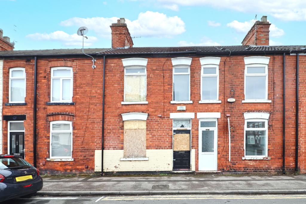 3 Bedroom Mid Terrace House   For Sale by Auction