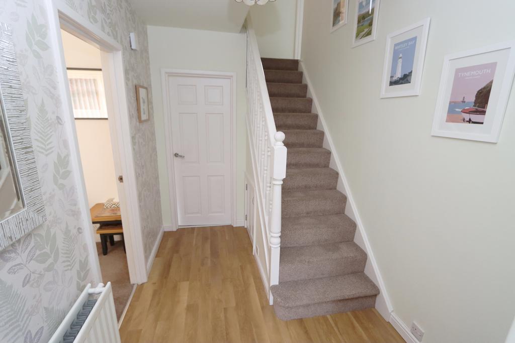 Hamilton Drive, Whitley Lodge, Whitley Bay, NE26 1JQ 4 bed terraced