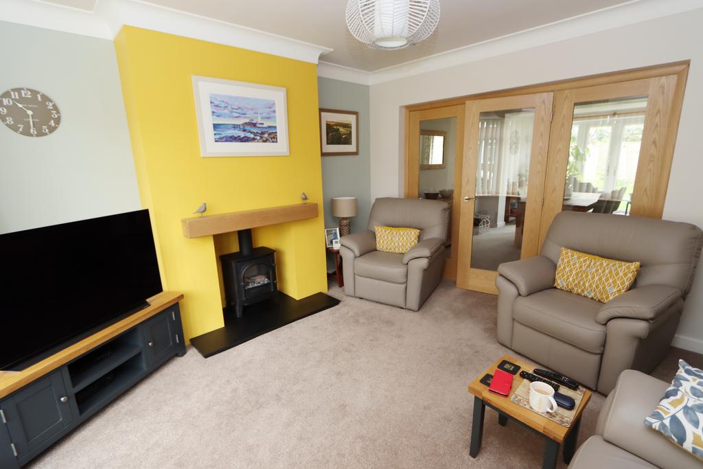 Hamilton Drive, Whitley Lodge, Whitley Bay, NE26 1JQ 4 bed terraced