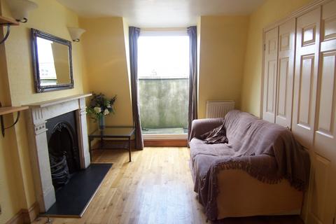 1 bedroom apartment for sale, Jackson Road, Top Floor Flat, Holloway, London, N7