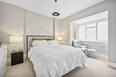 2 bedroom flat to rent, Gloucester Road, South Kensington, London