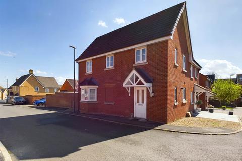3 bedroom semi-detached house to rent, Red Kite Way, High Wycombe