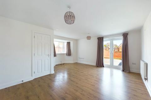3 bedroom semi-detached house to rent, Red Kite Way, High Wycombe