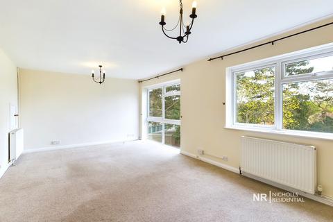 3 bedroom flat to rent, Bonchurch Close, Sutton, Surrey. SM2 6AZ
