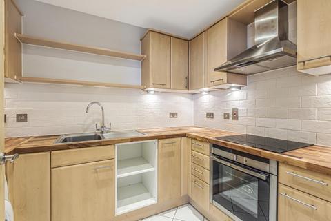 2 bedroom flat for sale, Woking,  Surrey,  GU22