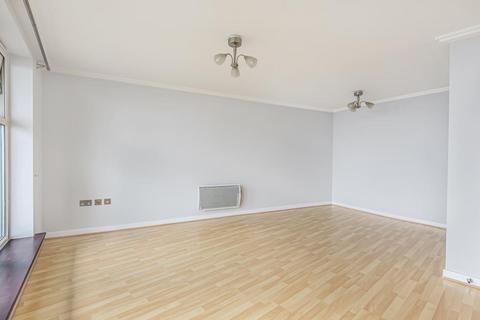 2 bedroom flat for sale, Woking,  Surrey,  GU22