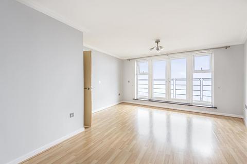 2 bedroom flat for sale, Woking,  Surrey,  GU22