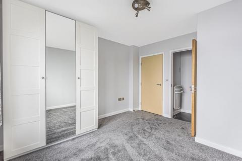 2 bedroom flat for sale, Woking,  Surrey,  GU22