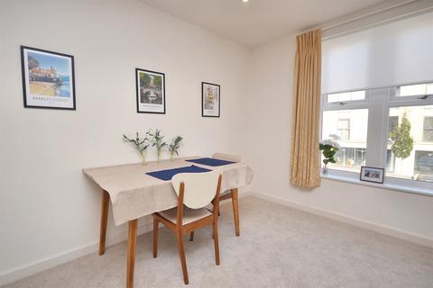 3 bedroom flat for sale, Salisbury