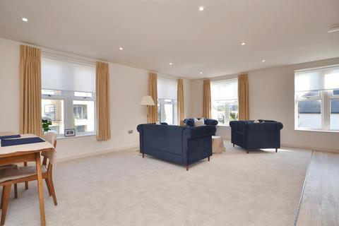 3 bedroom flat for sale, Salisbury