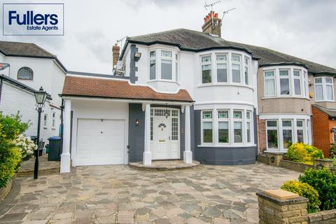 undefined, Brackendale, London N21