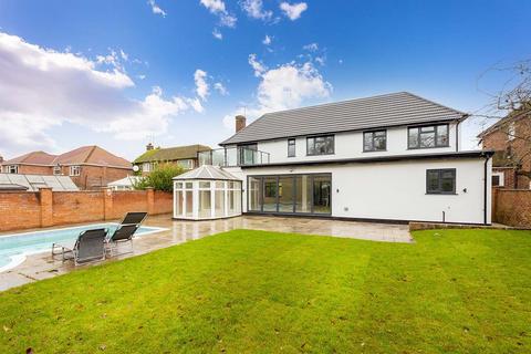 5 bedroom detached house for sale, Radnor Way, Langley SL3