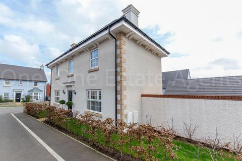 4 bedroom detached house for sale, Stryd Camlas, Cwmbran NP44