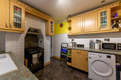 2 Daisy View, Cwmfields, Pontypool, NP4 5JX