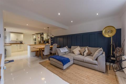 28 Brynwern, Pontypool, NP4 6HF