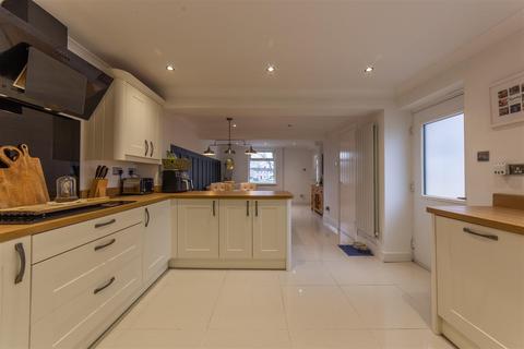 28 Brynwern, Pontypool, NP4 6HF
