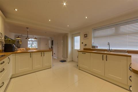 28 Brynwern, Pontypool, NP4 6HF