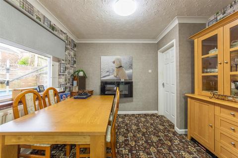 98 Golf Road, New Inn, Pontypool, NP4 0QW