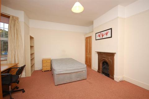 4 bedroom terraced house to rent, Sturry Road, Canterbury