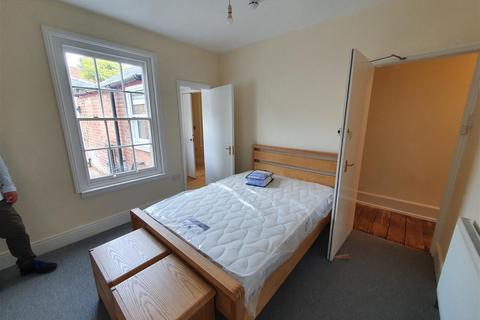 4 bedroom terraced house to rent, Roper Road, Canterbury