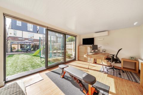91 Gloucester Road, Kingston Upon Thames, KT1 3QW