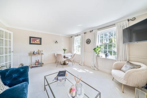2 bedroom apartment for sale, Stoneleigh Park, Weybridge, KT13