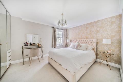 2 bedroom apartment for sale, Stoneleigh Park, Weybridge, KT13