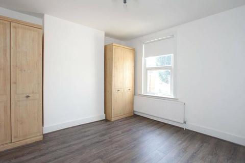 2 bedroom apartment to rent, Ravenhurst Avenue, Hendon, NW4