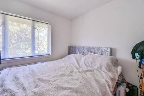 3 Heather Close, London, E6 5NR