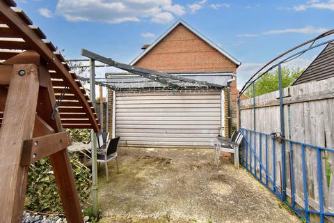 3 bedroom end of terrace house for sale, Francis Road, Ashford TN23