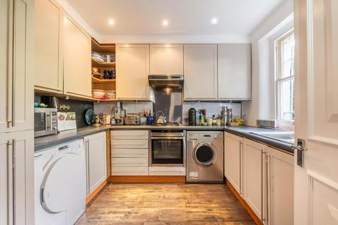 3 bedroom flat for sale, Belsize Square, London, NW3