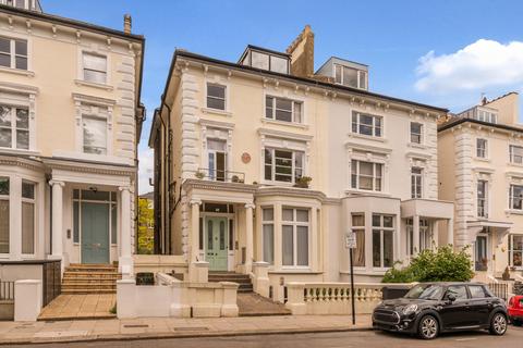 3 bedroom flat for sale, Belsize Square, London, NW3